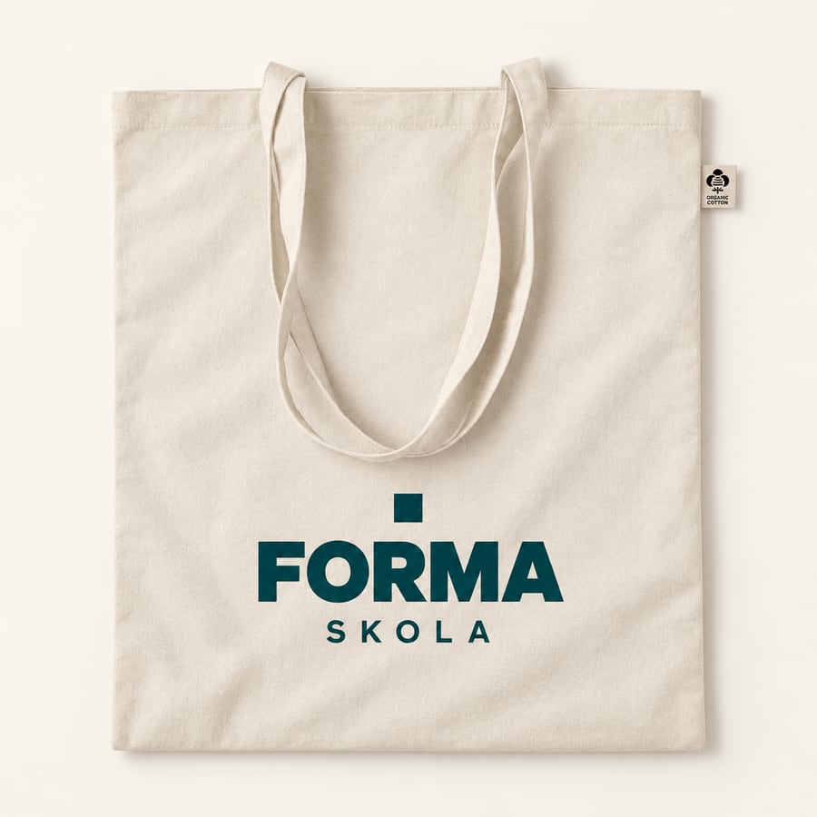 Naturfärgad tygkasse med grönt FORMA SKOLA-tryck